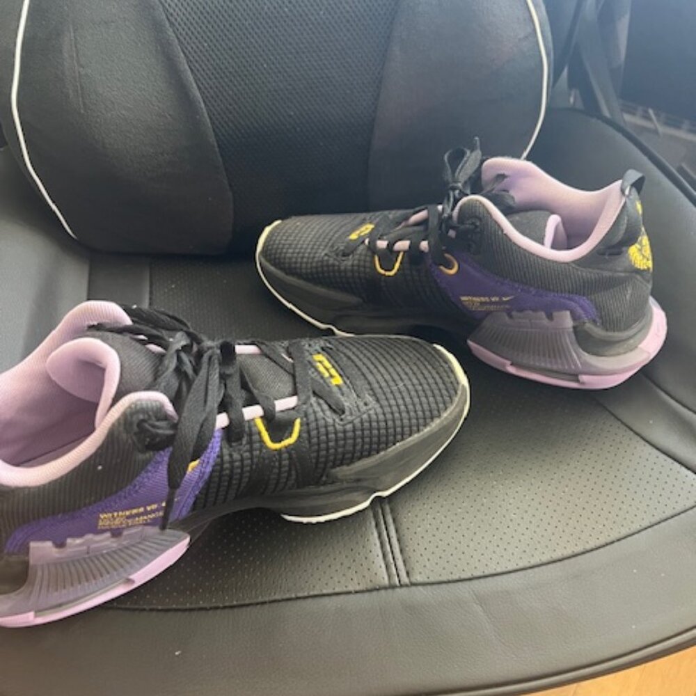 Nike witness VII